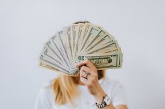 并在交易过程中向其