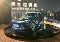 皇御环球mt5车尾采用修长的贯穿尾